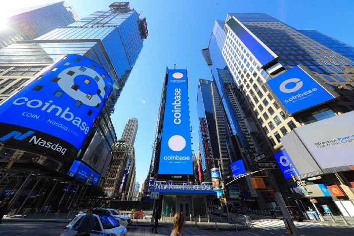 Coinbase Shares Finally Debut on NASDAQ at $381 per COIN